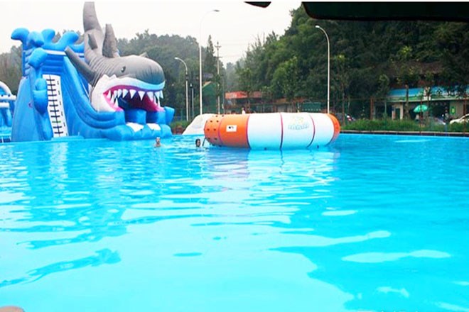 东方水上游泳池
